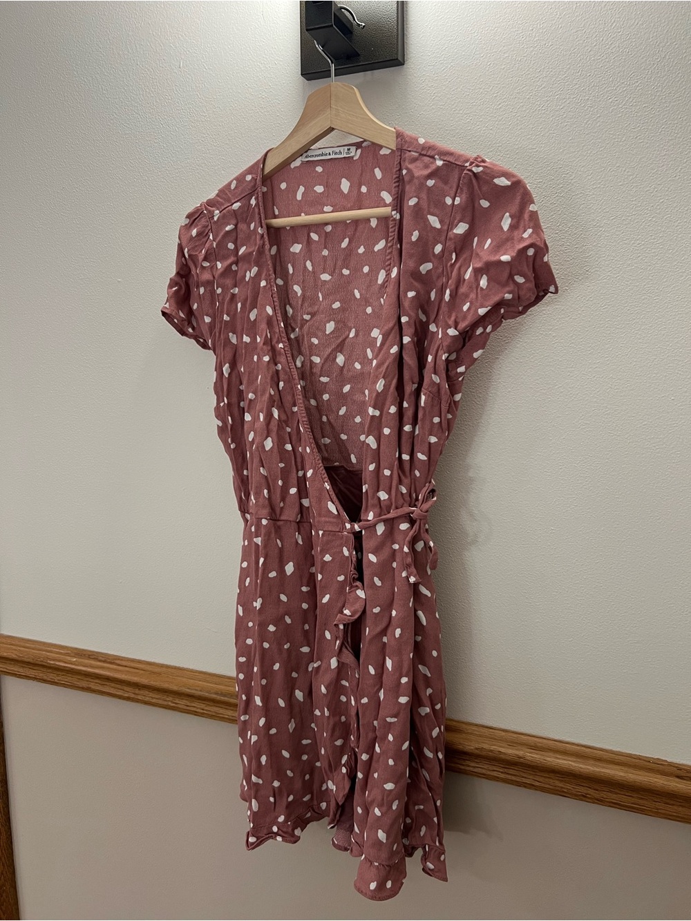 EUC Abercrombie & Fitch Dusty Rose Mini Wrap Dress size medium - Picture 4 of 7